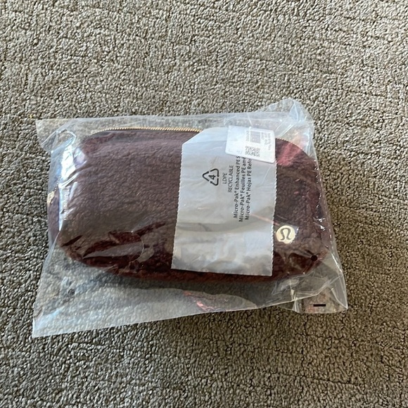 Lululemon Fleece Everywhere Belt Bag 1L NWT - Picture 2 of 9